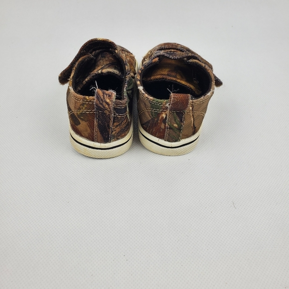 Realtree Camoflauge Toddler Shoes Size 4 - Picture 6 of 8